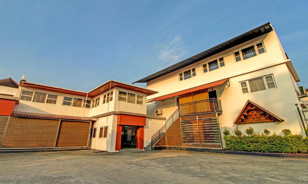 Treebo Prince Hotell Kottayam Exteriör bild