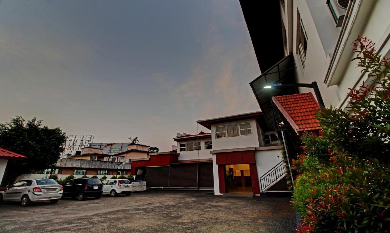 Treebo Prince Hotell Kottayam Exteriör bild