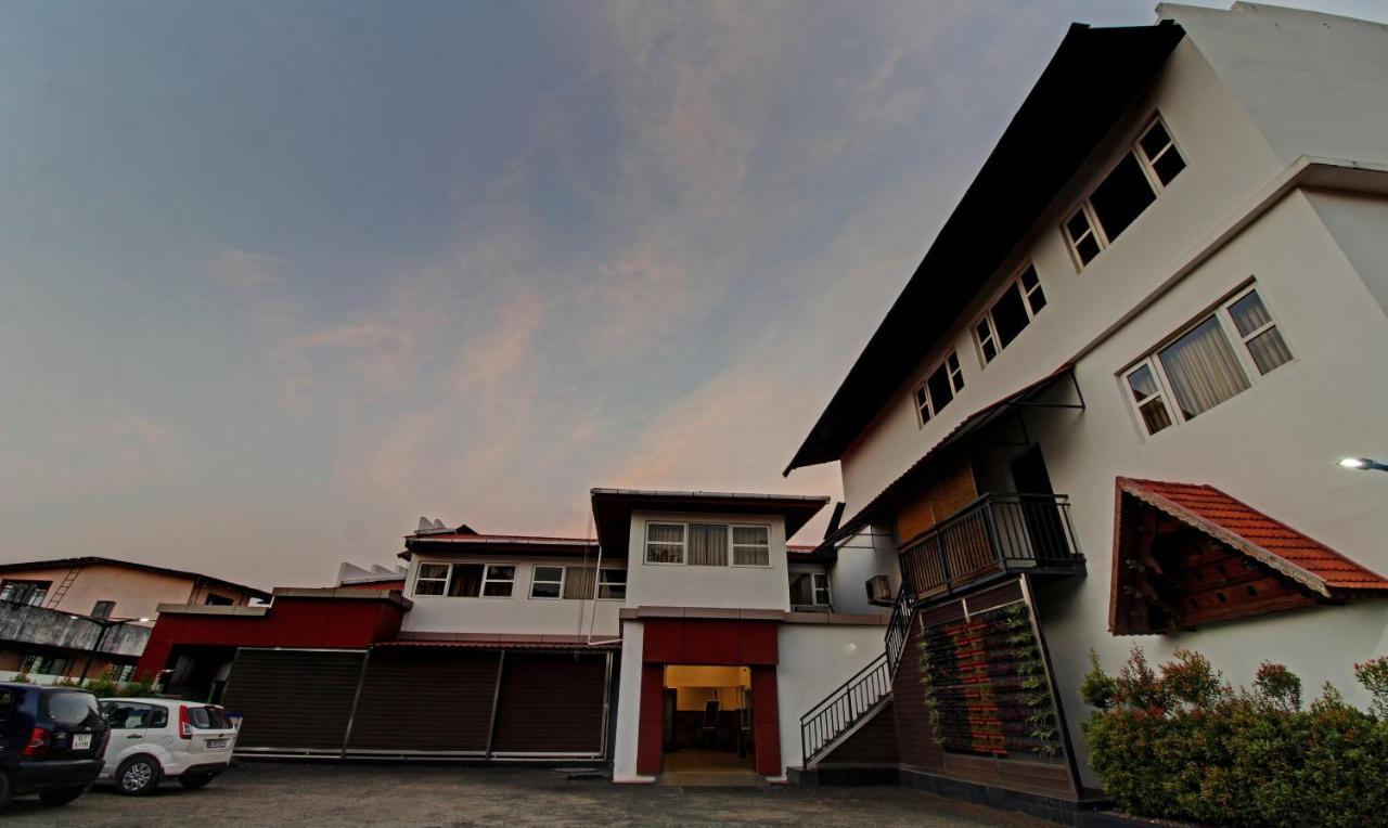 Treebo Prince Hotell Kottayam Exteriör bild